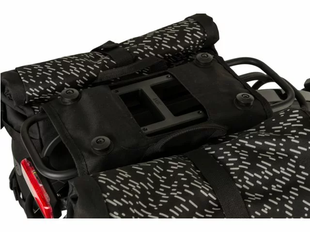 AGU Urban Trend H2O Double Cykeltaske - Sort M. Refleks-detaljer 5 AGU Urban Trend H2O Double Cykeltaske - Sort M. Refleks-detaljer - Billede 3